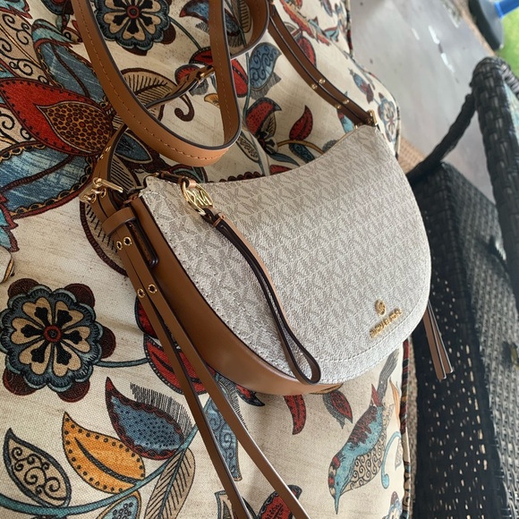 New MK Camden crossbody 🦄 limited addition - Picture 3 of 7